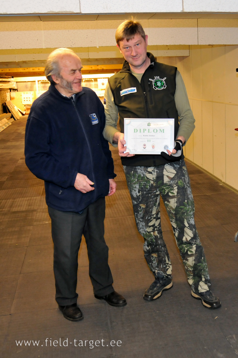 Klass CFX III koht Kaidu Jalakas. Treener Kalju annab diplomi üle oma õpilasele